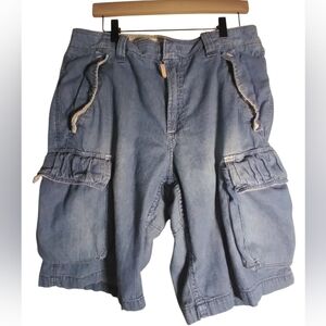GAP Men's Denim-Look Light Blue Cargo Shorts 100% Cotton  Size 35 Waist Casual